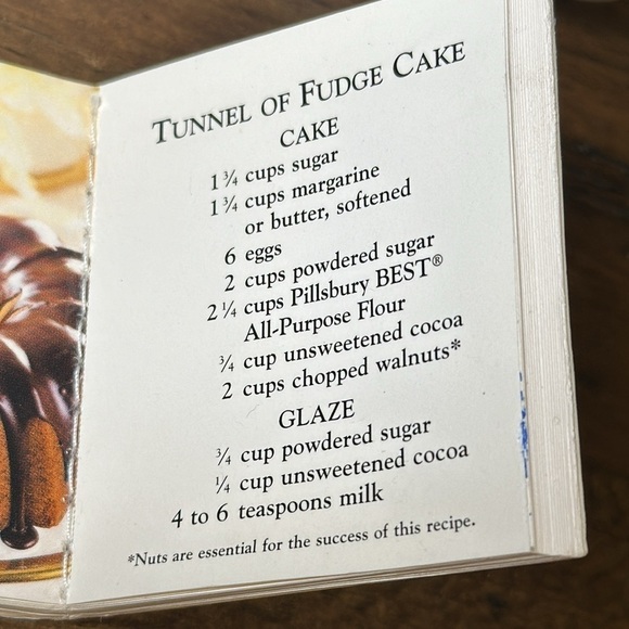 VTG The Pillsbury Company Pillsbury Doughboy Ceramic Adjustable HatArms Cookbook - Picture 15 of 16